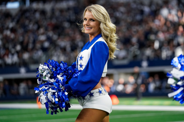 DCC Alumni Spotlight – Elizabeth Davis Wisdom – Dallas Cowboys Cheerleaders