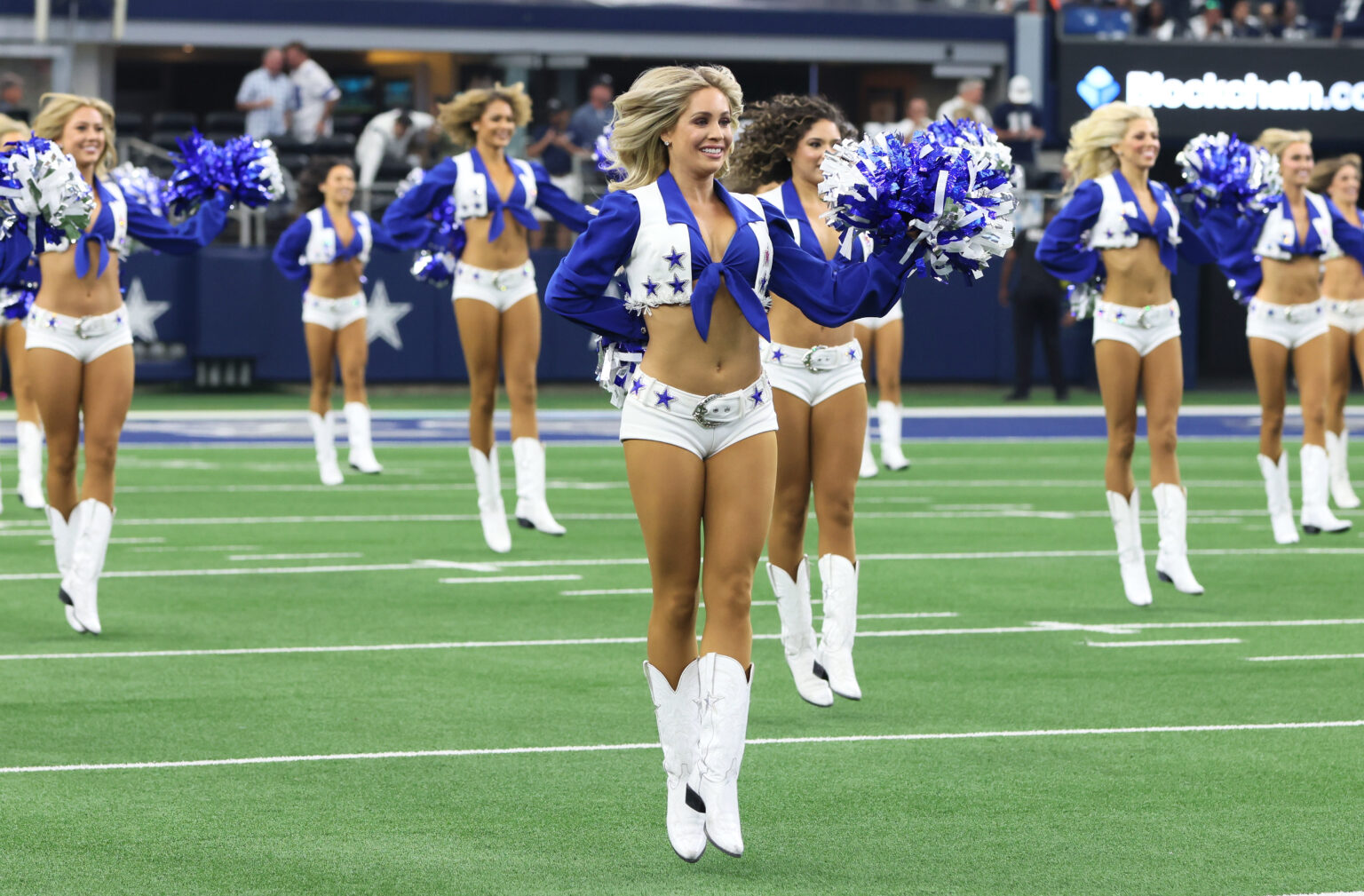 Dallas Cowboys vs Detroit Lions – Dallas Cowboys Cheerleaders